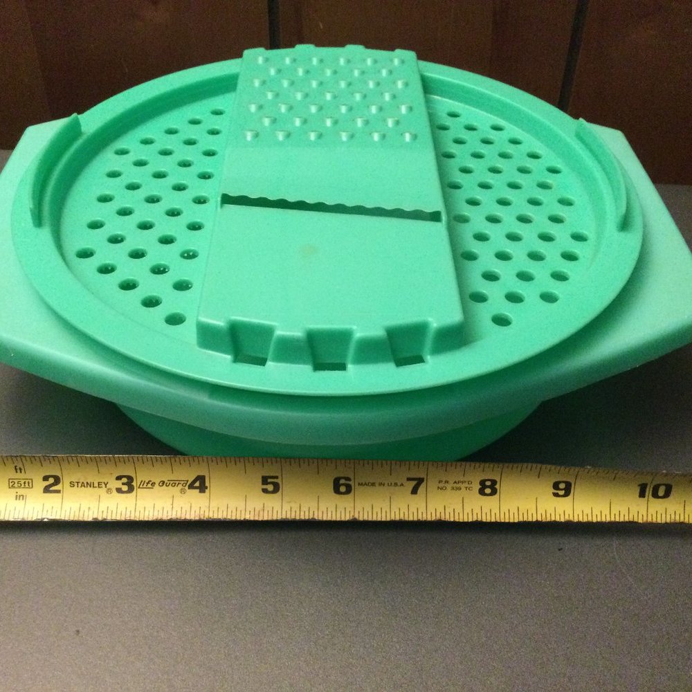 Vintage TUPPERWARE Slicer  786-6 & 787-3 No lid
